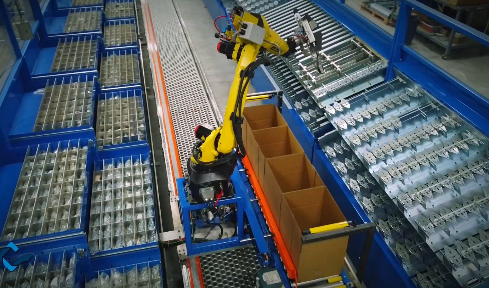 Robot manipulant des boîtes sur une ligne de convoyage